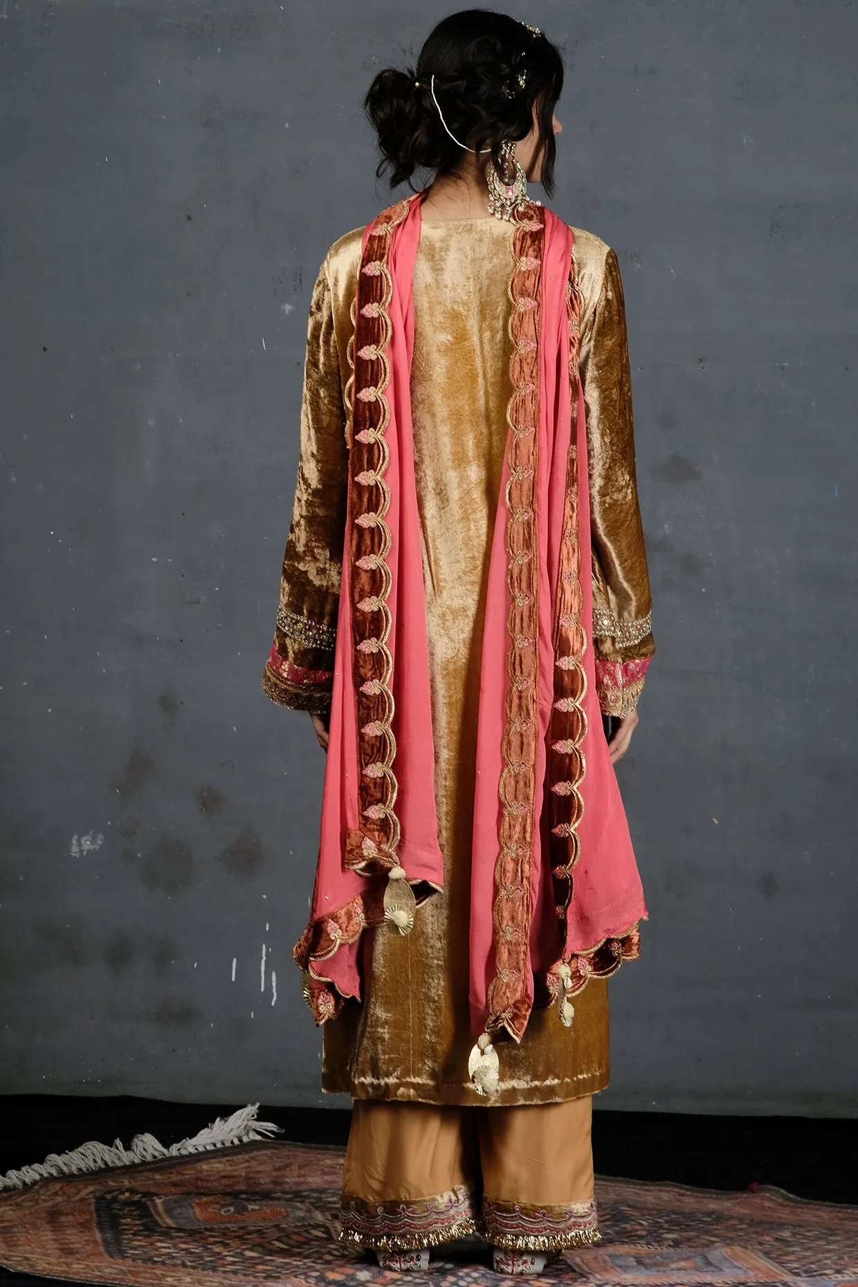Relaxed Fit Velvet Suit In Gold