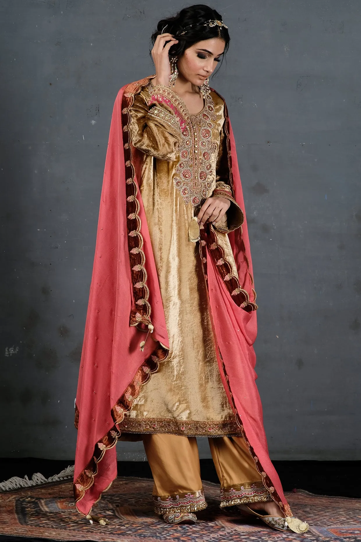 Relaxed Fit Velvet Suit In Gold