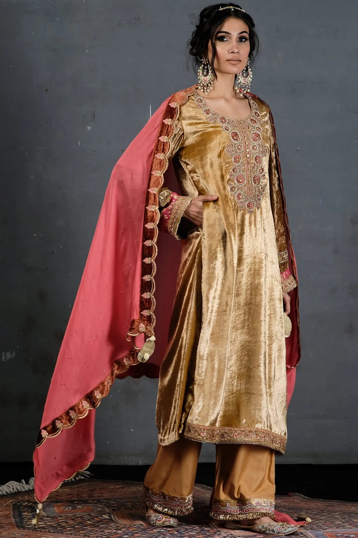 Relaxed Fit Velvet Suit In Gold